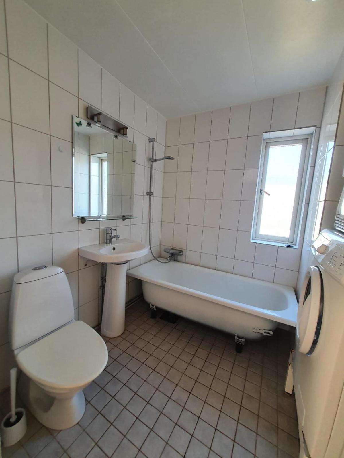 3 Laegenheter Med Totalt 5 Sovrum Och 8 Baeddar Ruda Exterior foto